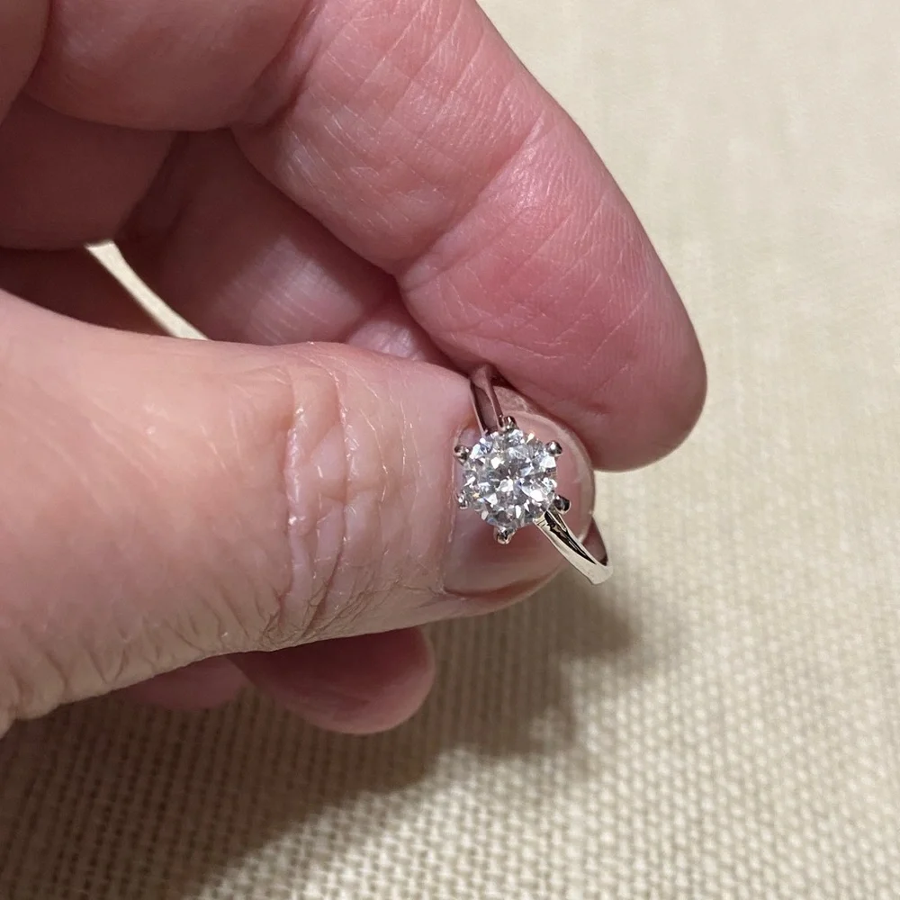 Six prong cubic zirconia silver metal ring size 6 3/4